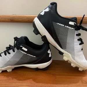 Under Armour baseball cleats size 6.5